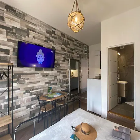 Lukadorajana Center Πούλα